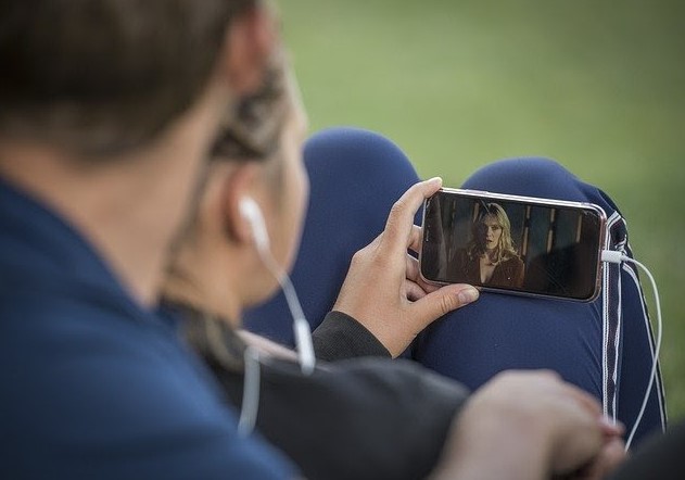 Cómo encontrar las mejores plataformas web para descargar películas y series