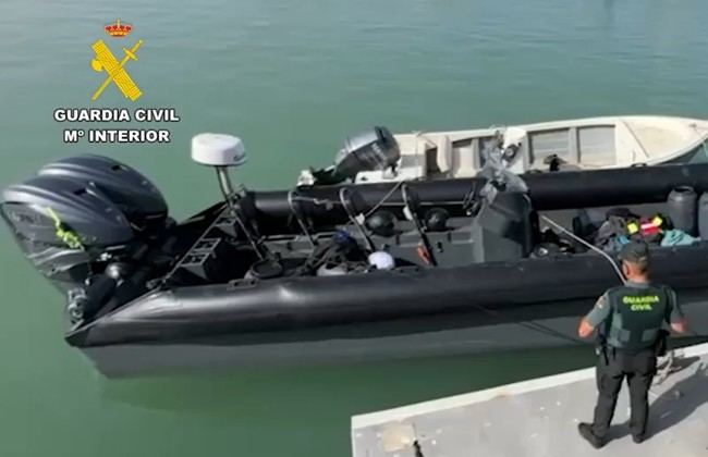 Fallece ocupante de narcolancha tras colisión con patrullera en Cádiz