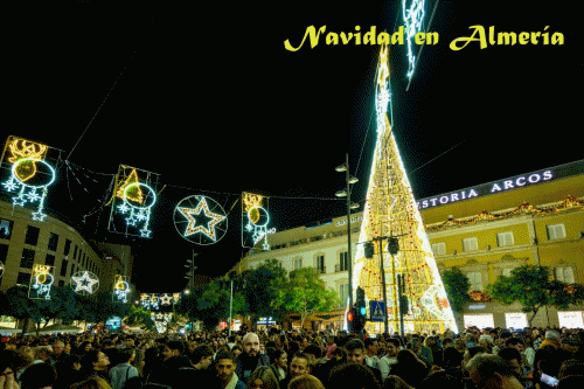Los almerienses se echan a la calle para recibir a la Navidad