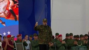 Maduro promete defender a Venezuela con la espada de Bolívar