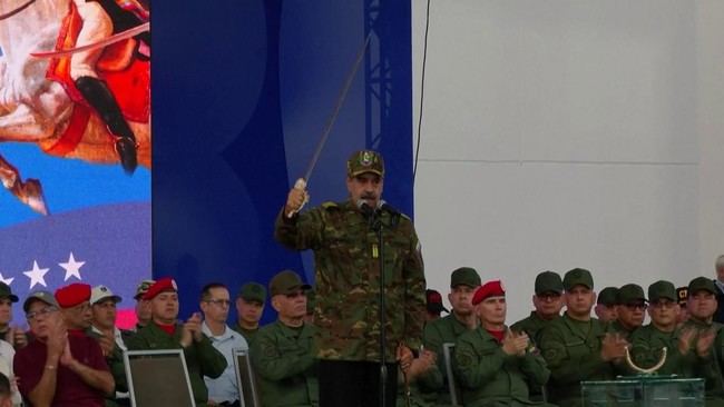 Maduro promete defender a Venezuela con la espada de Bolívar