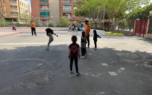 Más de 300 vecinos disfrutan del programa deportivo Patios Abiertos