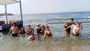 Baños en la playa para mayores de Vícar