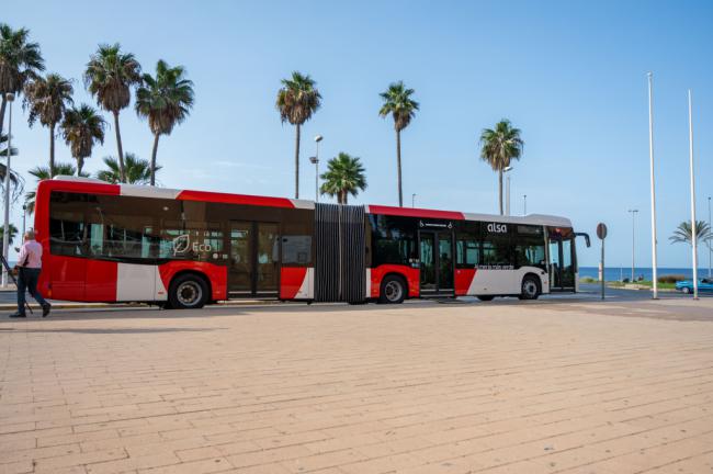 Los menores de 15 años no pagarán nada en el bus de la capital