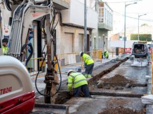 Obras de mejora en la red de abastecimiento en distintos puntos de Roquetas