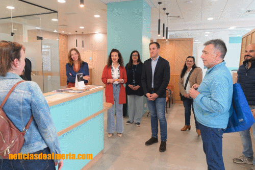 Vera inaugura dos nuevas Oficinas de Turismo para reforzar la atención y los servicios a turistas y visitantes