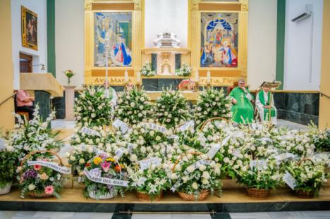 Misa y tradicional ofrenda floral a la Virgen del Rosario