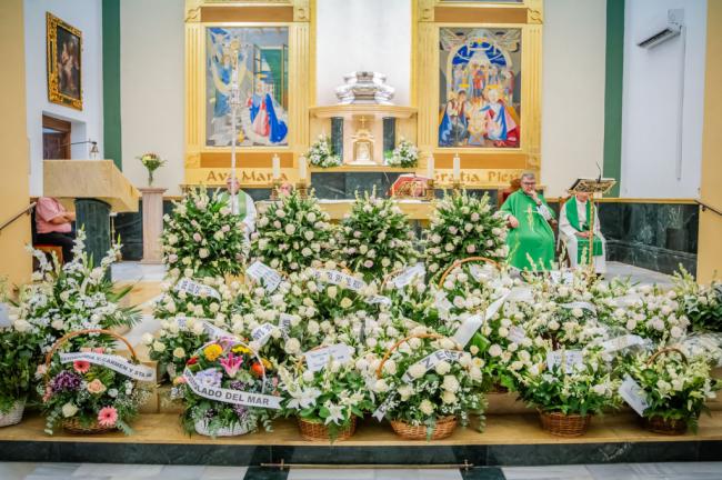 Misa y tradicional ofrenda floral a la Virgen del Rosario