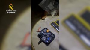 Pistolas, relojes de lujo y falsos alquileres: cae un peligroso prófugo en Almería