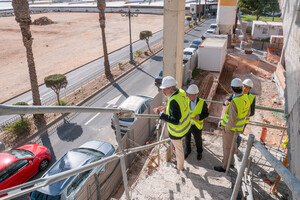 El alcalde de Roquetas de Mar visita las obras de construcción de la futura sede judicial