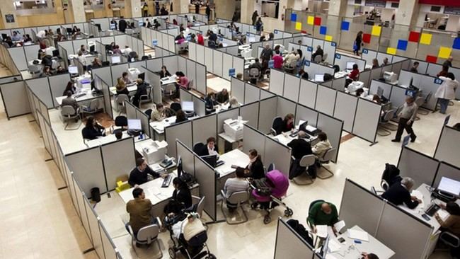 Gobierno y sindicatos acuerdan aumentar salarios de empleados públicos un 11% hasta 2028