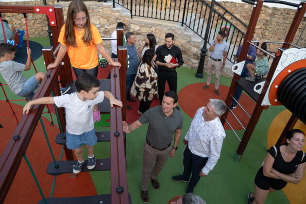 Inauguran el parque infantil 'El cielo de Almería' en Bayárcal