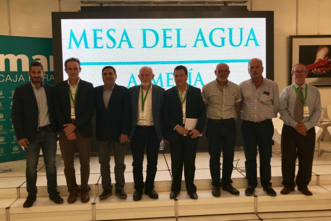 La Mesa del Agua y la Federación de Regantes de Almería se reunen con Planas
