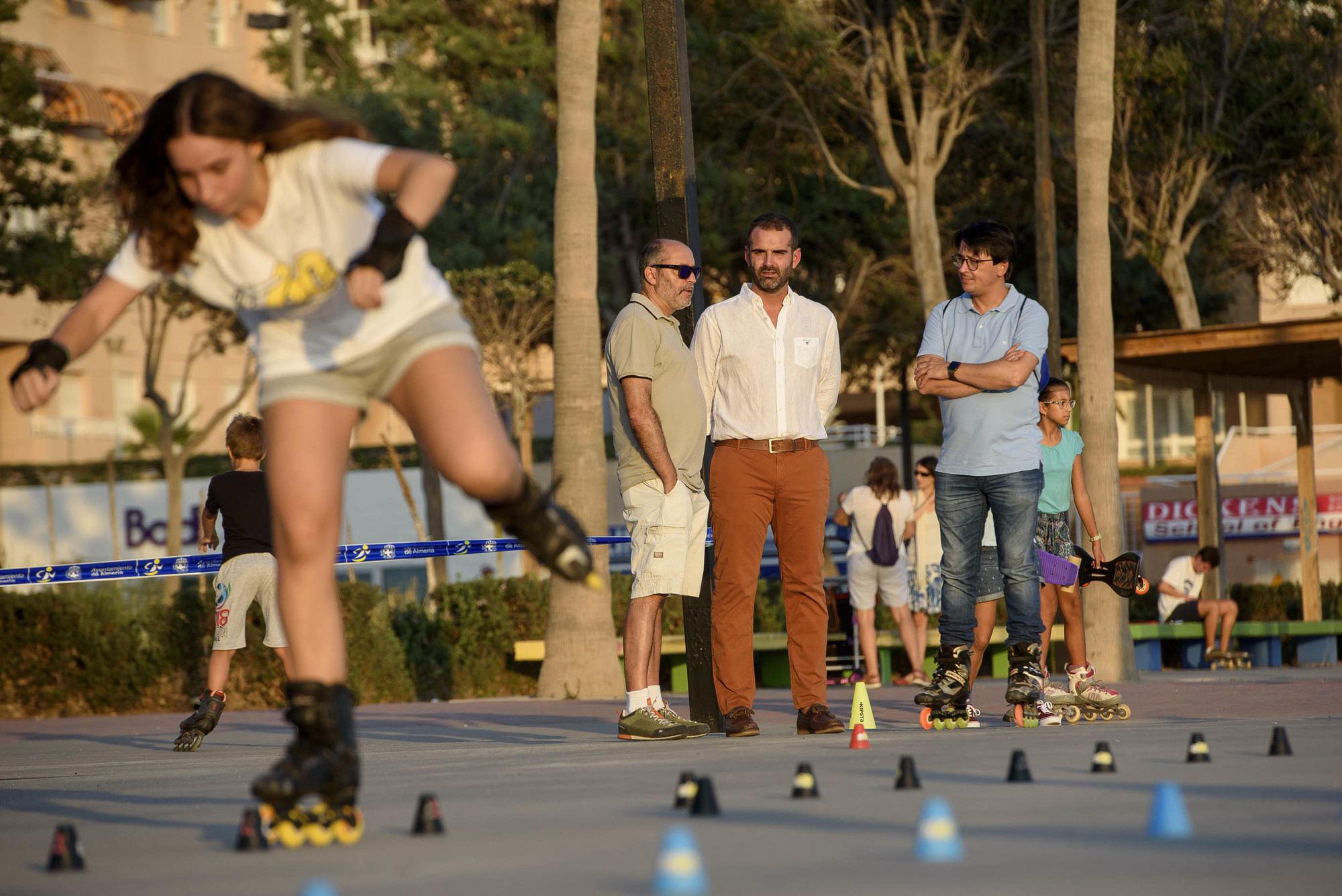El Ayuntamiento pone en valor los patines y ‘skateboards’ para desplazarse por la ciudad