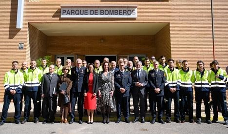 La alcaldesa elogia “el compromiso” con Almería de los Bomberos