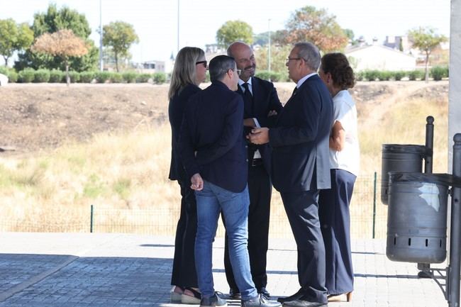 Políticos rinden homenaje a Guillermo Fernández Vara en el tanatorio tras su fallecimiento