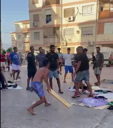 La Policía Nacional detiene a tres personas tras una pelea multitudinaria en El Puche