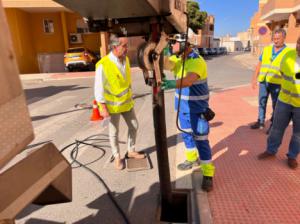 2.450 horas de trabajo. Así se limpian las alcantarillas de Almería antes de las lluvias