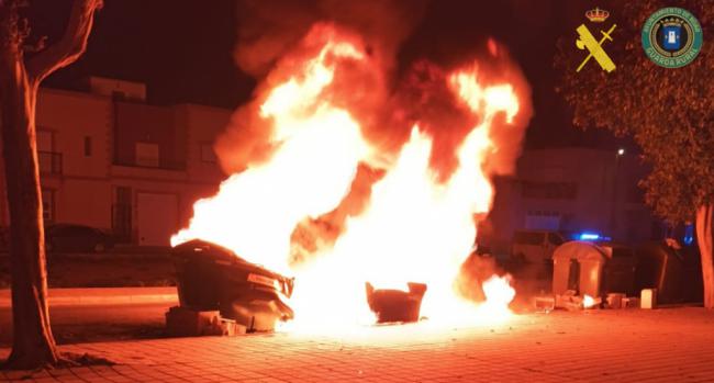 Detenido tras quemar 20 contenedores en Níjar