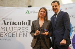 Pilar Martínez-Cosentino, premio Mujer Excelente de Artículo 14