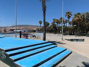 El Ayuntamiento de Almería mejora parques infantiles y un moderno skatepark