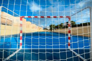 El Ayuntamiento renueva la pista polideportiva de El Alquián