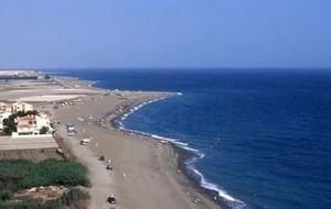 Prohibido el baño en la playa La Carchuna de Granada por contaminación
