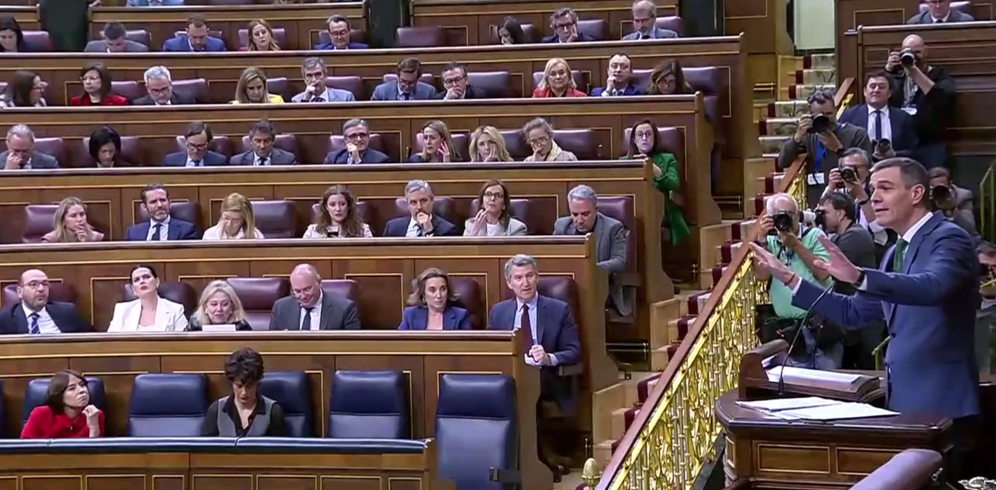 La esposas de Pedro Sánchez y Rafael Hernando, en el Congreso