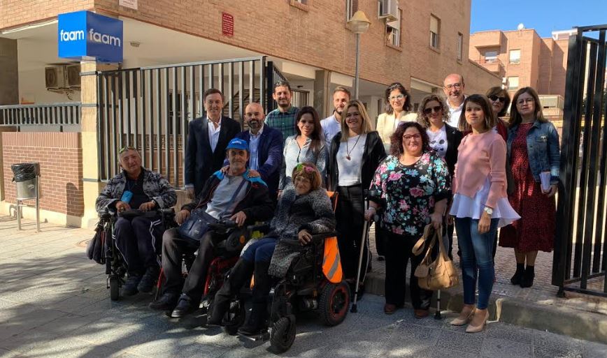 Hernando traslada a la FAAM el compromiso del PP con las personas con dispacacidad