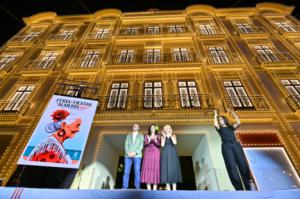 La capital enciende sus festejos con un brillante homenaje a su patrimonio