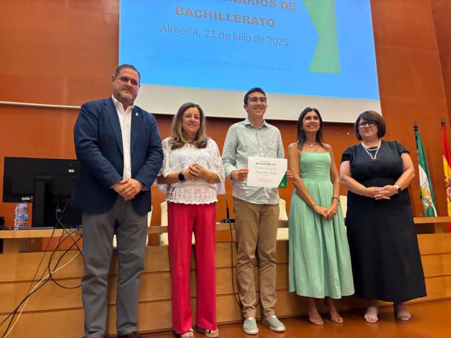 Junta y Ayuntamiento entregan los Premios Extraordinarios de Bachillerato