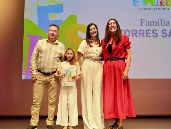 Los Premios Familias Andaluzas reconocen la labor de la familia Torres Salas de Albox