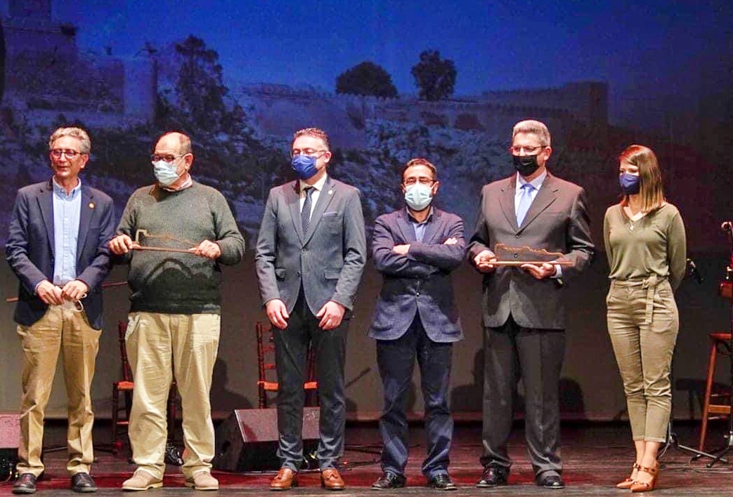 La revista Farua recibe uno de los premios ‘Alcazaba’