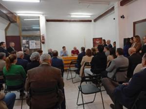 El periodista almeriense Rafael M. Martos desmonta en Sevilla los mitos del proceso autonómico