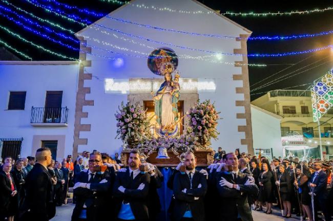 La Virgen del Rosario desfiló en Roquetas de Mar