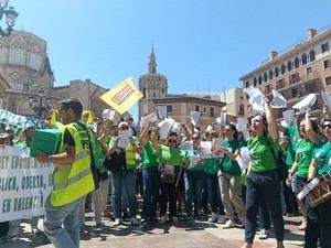 Más de 100 directores valencianos dimiten en apoyo a profesores en huelga