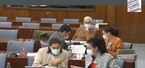 Este es el interés con el que el PSOE escucha la respuesta a sus preguntas en el Parlamento