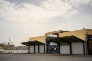 Almería centraliza en su puerto la regularización migratoria para poner fin al caos callejero