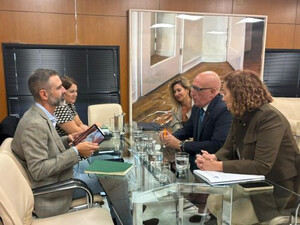 Fernández-Pacheco se reúne con el Clúster Marítimo-Marino para abordar la economía azul andaluza