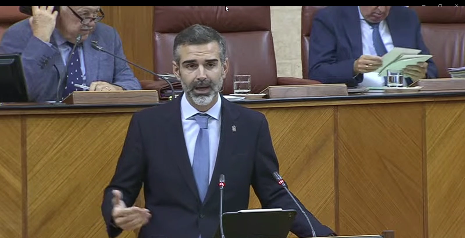 Fernández-Pacheco explica quién aplaude el discurso de Vox