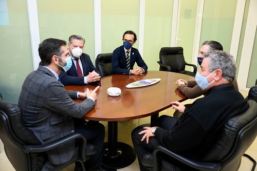 El alcalde recibe a Antonio Salmerón Gil, pregonero de la Semana Santa 2022
