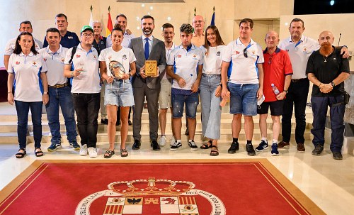 El alcalde recibe a URA Clan reconocido en el Mundial de Rugby Inclusivo