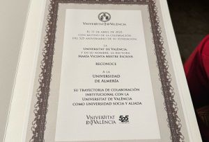 La UAL es reconocida por la Universidad de Valencia en su aniversario