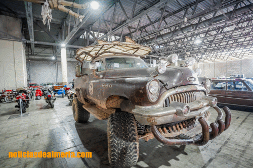RetroAlmería: Una exposición de joyas del motor y antigüedades