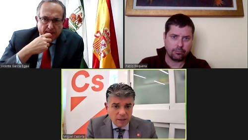 Ciudadanos y el delegado de Turismo abordan el Plan diseñado para la capital