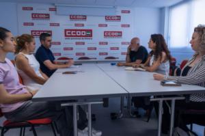 Denuncian la parálisis de diez convenios laborales y la brecha salarial en Almería