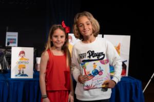 La autora más joven de Roquetas, con solo 9 años, deslumbra al público