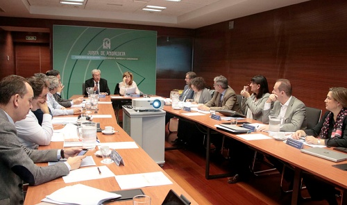 Junta y universidades apuestan por un curso presencial