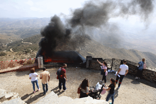 Miles de fieles acuden al nuevo santuario de la Virgen de la Cabeza