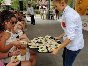 La Feria vive el sabor en el espacio gastronómico de la Plaza de las Velas